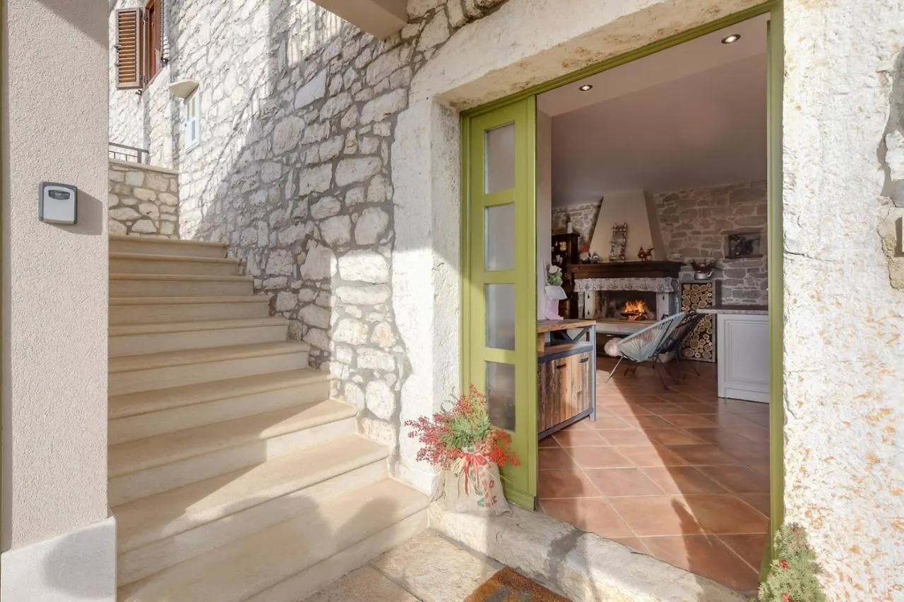 Villa Karolina With Private Pool 0*, Dracevac Croatia