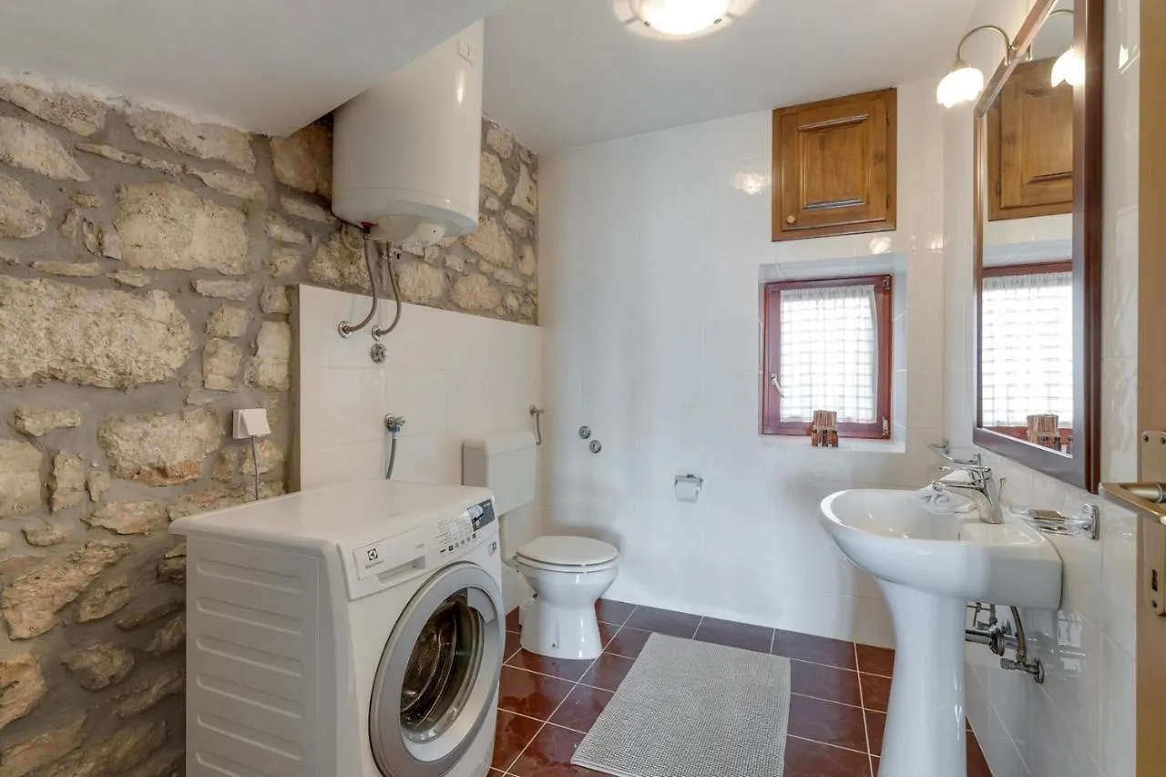 Villa Karolina With Private Pool Dracevac