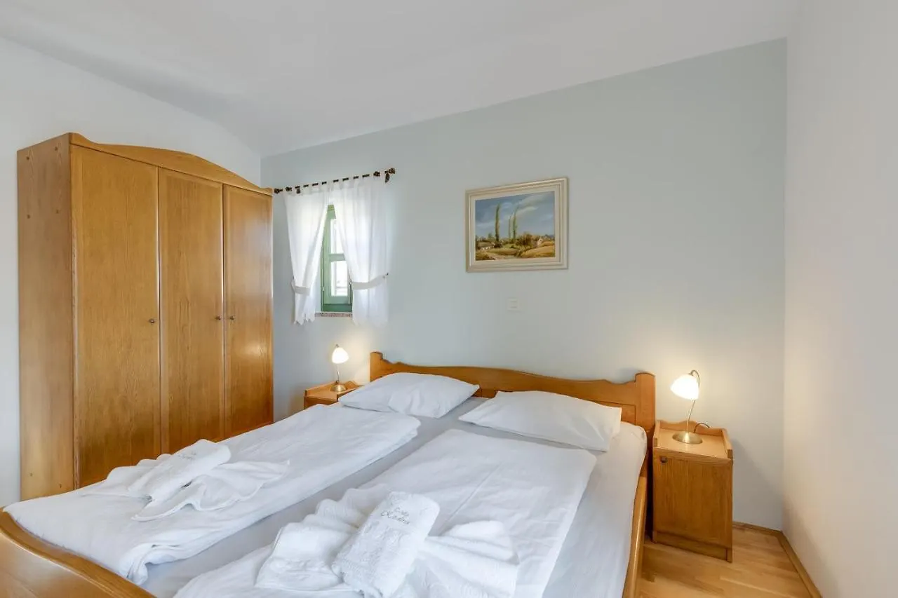 Villa Karolina With Private Pool Dracevac
