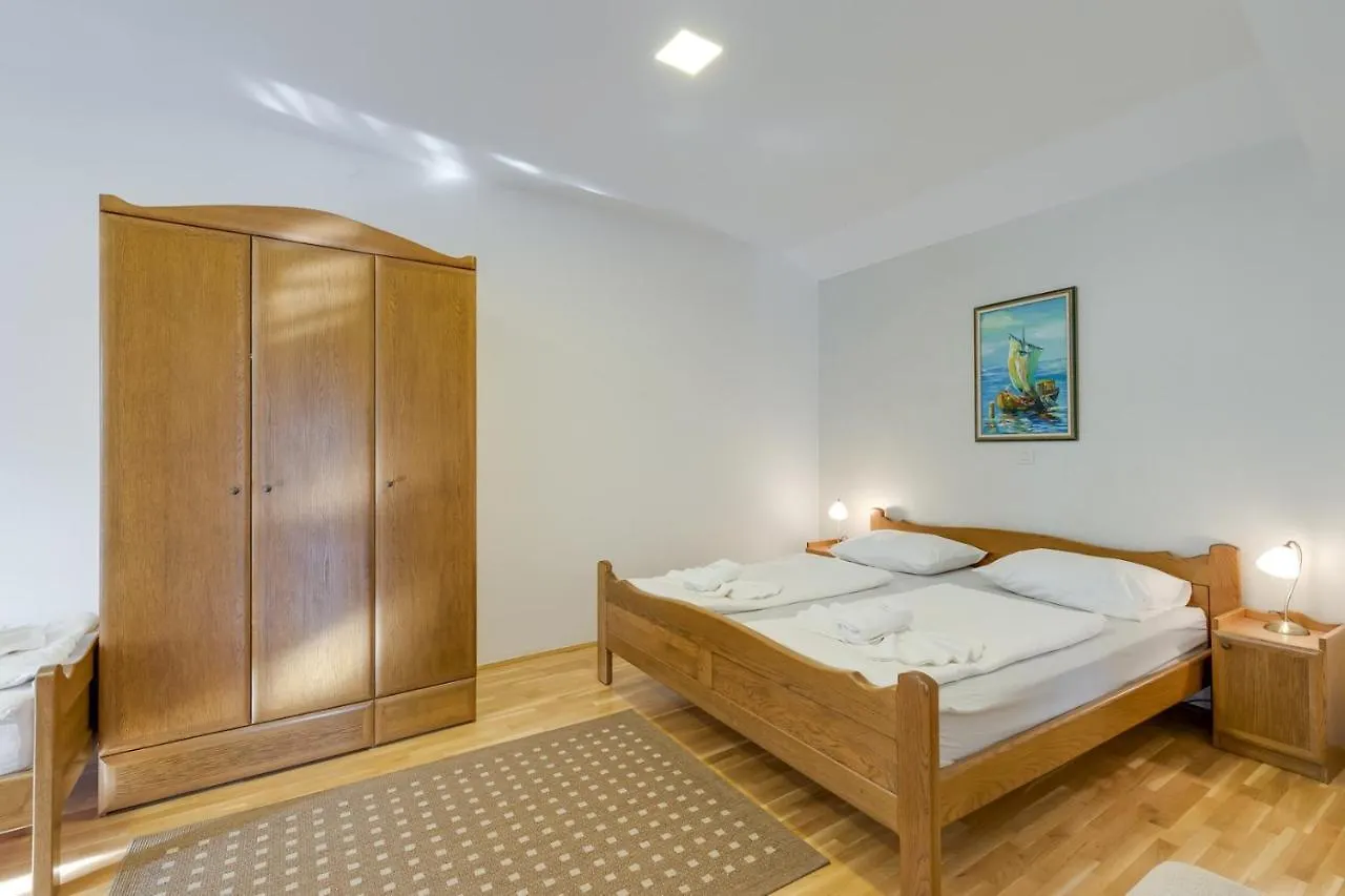 Villa Karolina With Private Pool 0*, Dracevac Croatia