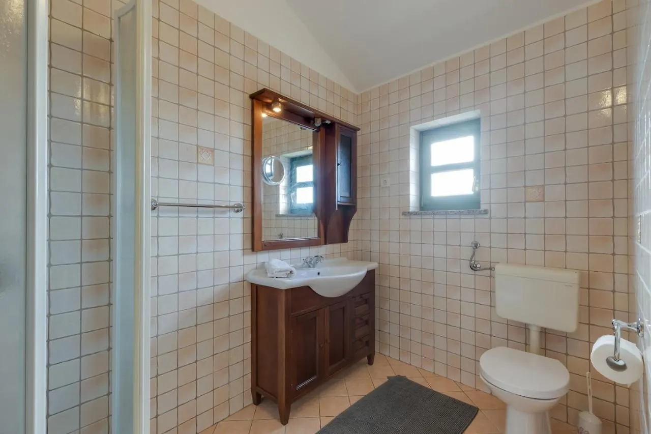 Villa Karolina With Private Pool Dracevac