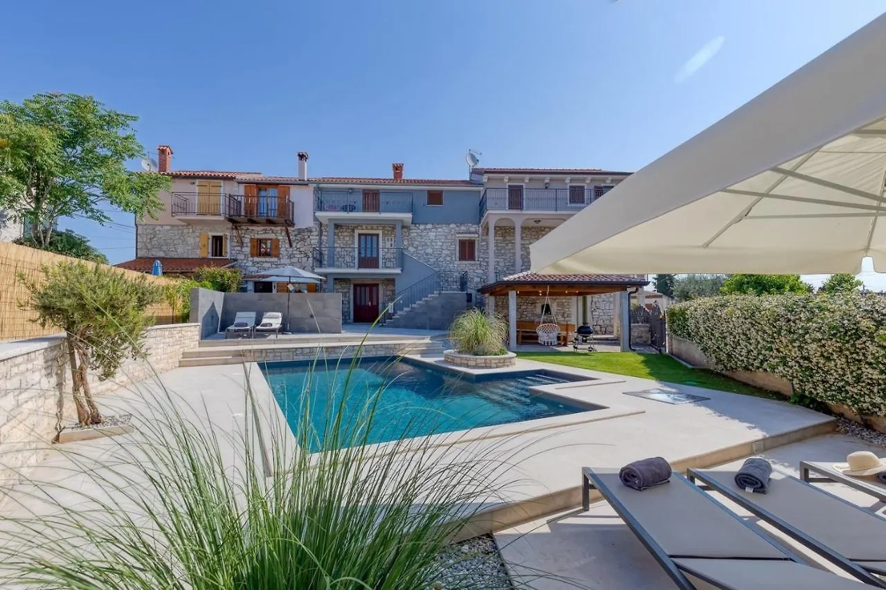 Villa Karolina With Private Pool Dracevac